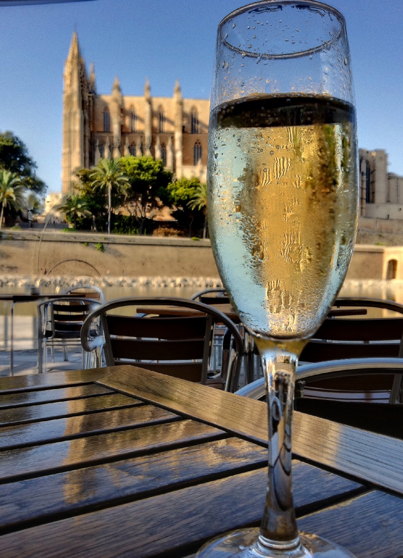 Champagne-Pages-Home-Xuat xu vang - Small